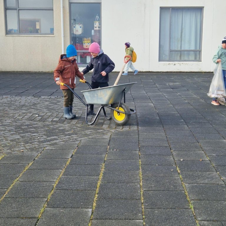 07a33d79-992c-4a62-a8e8-80fcbb4c5d71