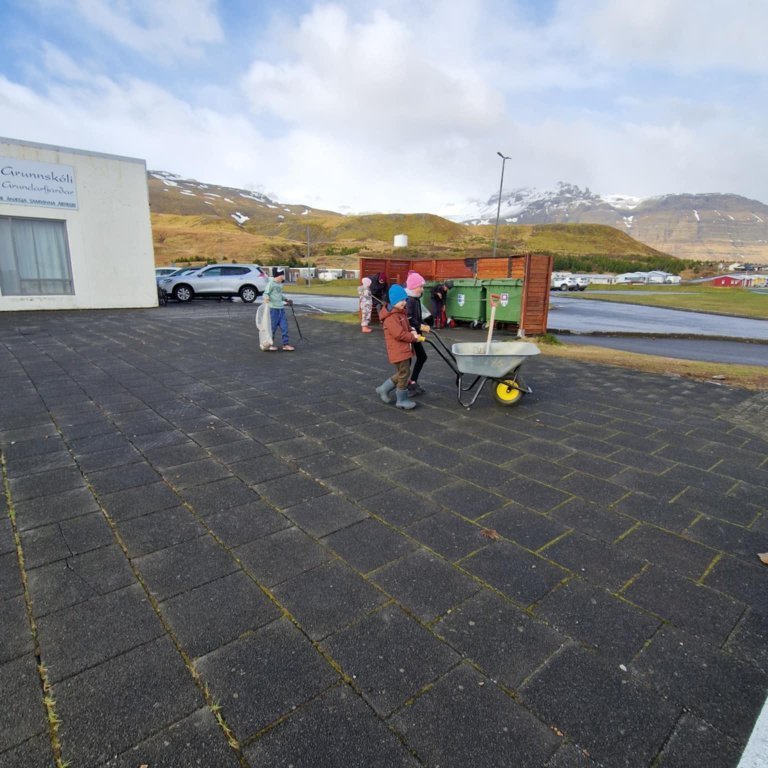 9d78ee3b-000c-4c12-bff5-c6acc5cbf1d9