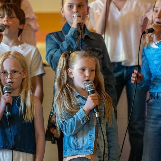 skolakortonleikar2juni2025-10