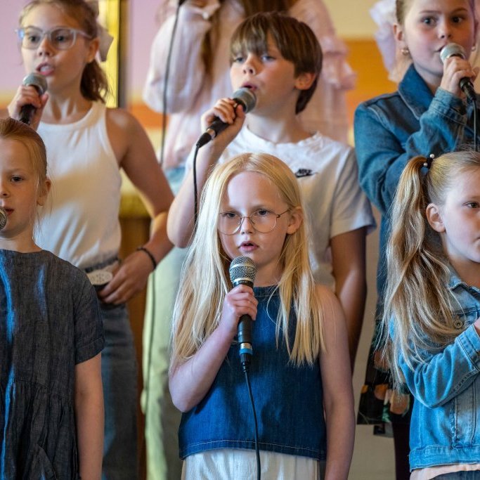 skolakortonleikar2juni2025-11